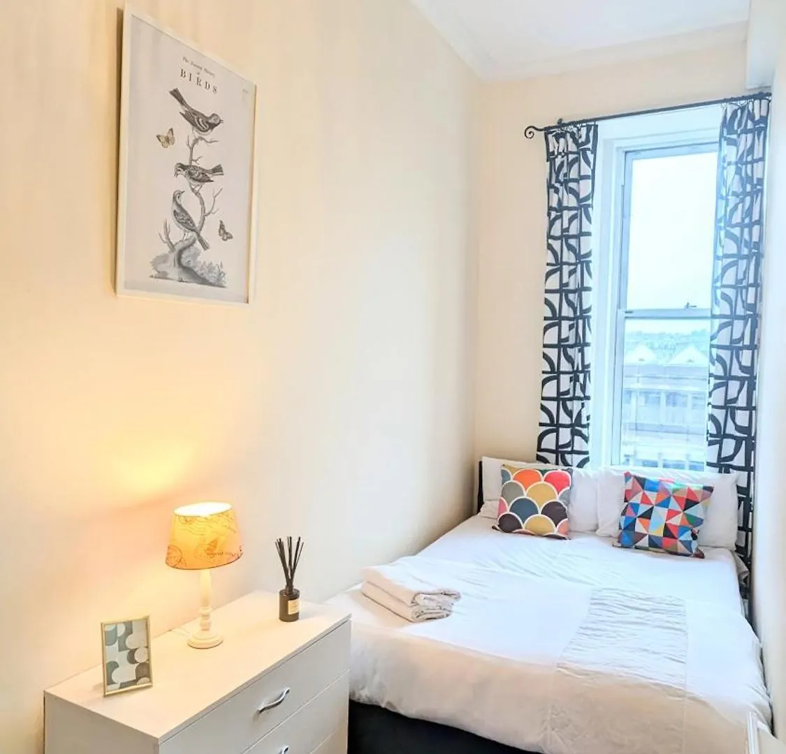 Sunny Haymarket Room Edynburg 0*,